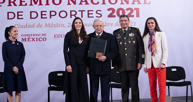 AMLO hace entrega de galardones al Premio Nacional del Deporte