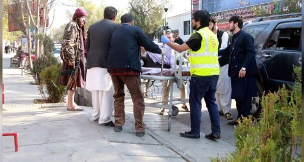 Ataque bomba deja al menos 20 muertos en hospital de Afganistán