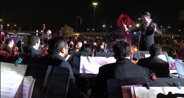 Director de Orquesta BUAP se ausenta en encendido del árbol navideño
