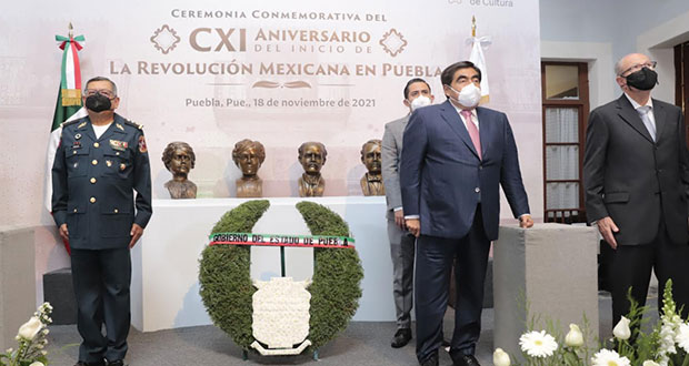 Barbosa devela escultura de Aquiles Serdán en Museo de la Revolución