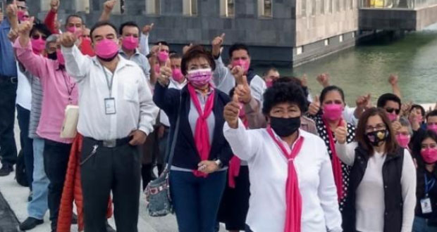 Burócratas de Puebla exigen convocatoria para renovar sindicato