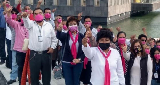 Burócratas de Puebla exigen convocatoria para renovar sindicato  