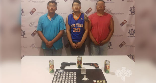 Caen tres narcomenudistas de Miahuatlán; intentan evitar su captura