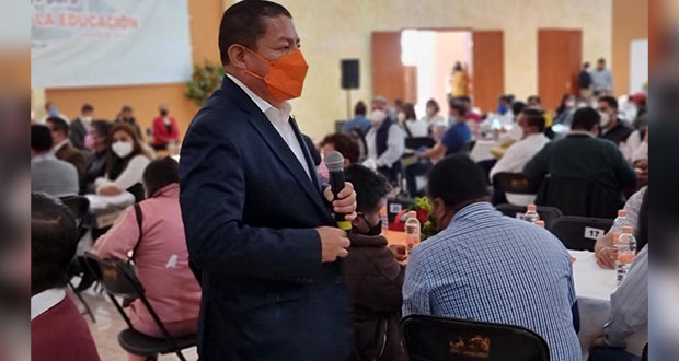 Entrega SNTE 51 vestuario de trabajo a personal de apoyo y asistencia