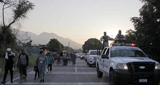 GN reporta un muerto tras disparar a camioneta con migrantes; alega defensa 