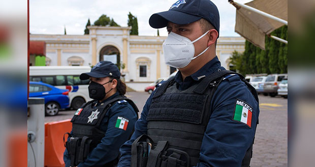 Más de 360 mil personas visitan panteones de Puebla capital