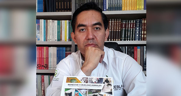Reconoce a académico de BUAP por trayectoria en derechos de animales