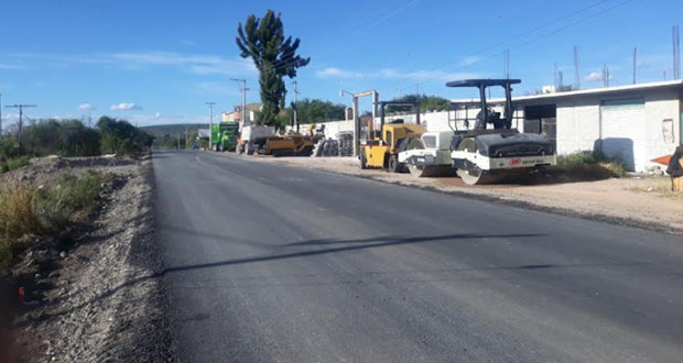 Rehabilitan tramo carretero Tepexi-Ixcaquixtla
