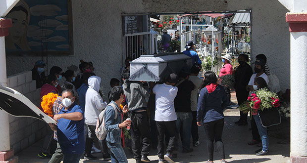 Sepultan a Abimael Eduardo, víctima de explosión en Xochimehuacán