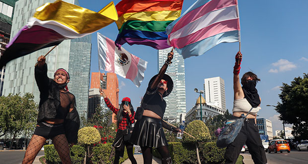 Sheinbaum instruye investigar represión contra marcha trans en CDMX