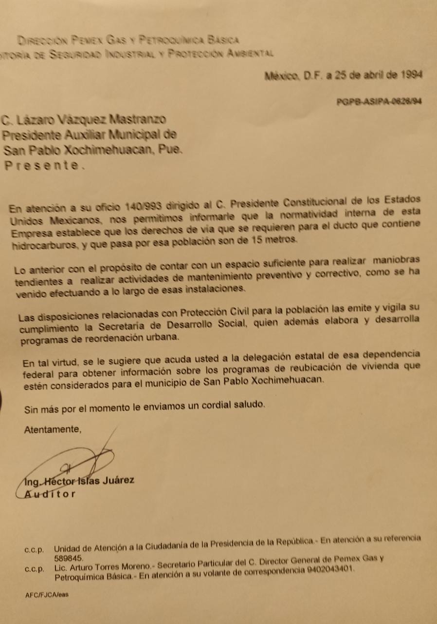 Documento emitido al edil auxiliar de San Pablo Xochimehuacan en 1994, donde demuestra que Pemex notificó a cuántos metros deben de estar las casas de los ductos.