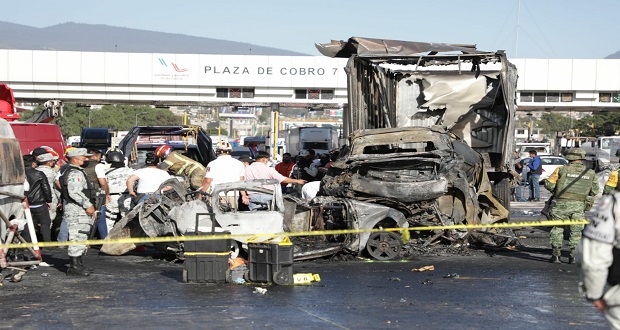Choque en caseta de San Marcos de la México-Puebla, deja 19 muertos
