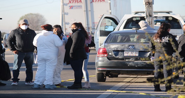 Detienen en Periférico a dos por llevar un cadáver en la cajuela