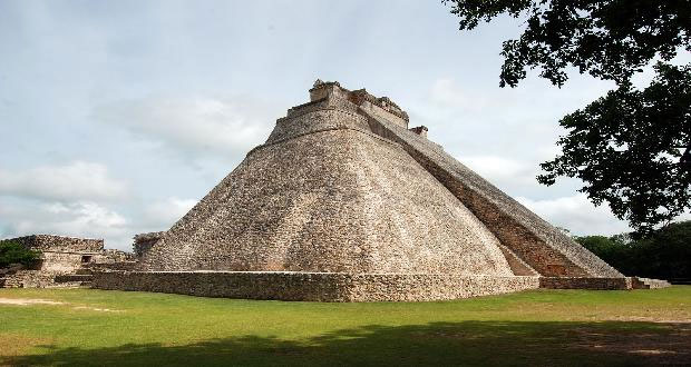 Federación adquirirá zona arqueológica de Uxmal; será de INAH