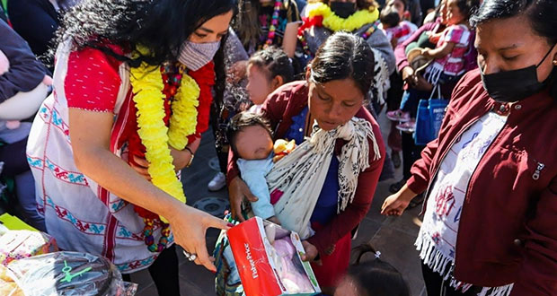 En Guerrero, Cultura entrega más de 10 mil juguetes y libros a niños