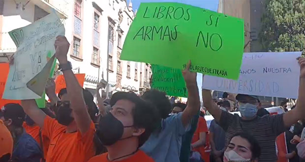 En protesta, alumnos de la Udlap piden respetar acuerdo para reabrir campus