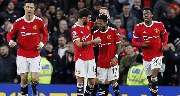 Manchester United cancela juego por brote masivo de Covid en club