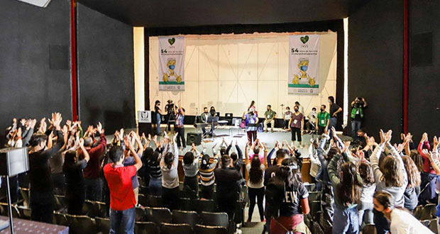 No te pierdas las presentaciones de niños de Semilleros Creativos