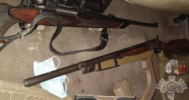 Policía Estatal detiene a dos hombres por portación ilegal de armas