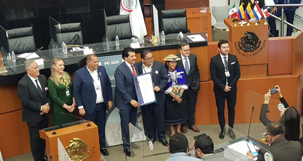 Reconocen a Nibardo en Cumbre Mundial de Municipalistas