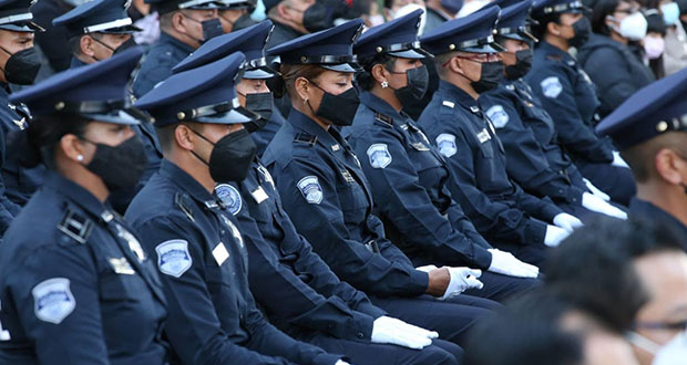 Rinden protesta como policías municipales de Puebla 27 cadetes