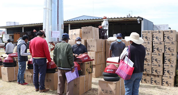 SDR entrega apoyos por 8 mdp para recuperación del campo poblano