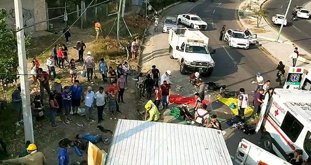 Tráiler con migrantes vuelca y deja 49 muertos en Chiapas; AMLO envía a PC