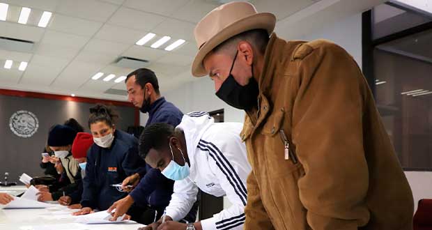 Segob firma acuerdo con caravana migrante; hará censo de solicitudes