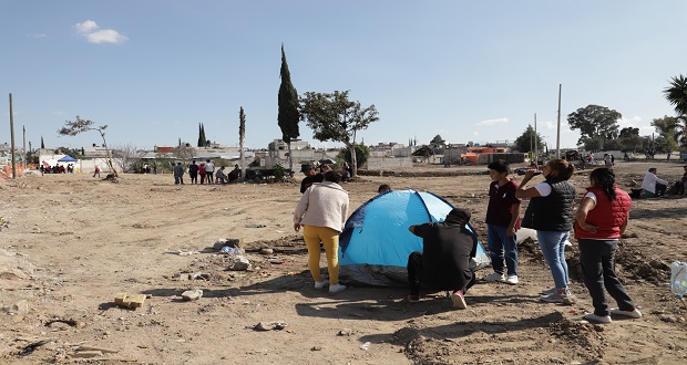 Barbosa pide diálogo en Xochimehuacan por reubicación; 10 familias han aceptado