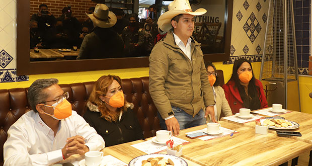 Candidato en Hueyotlipan dice que excluyeron secciones; exaspirantes lo desmienten