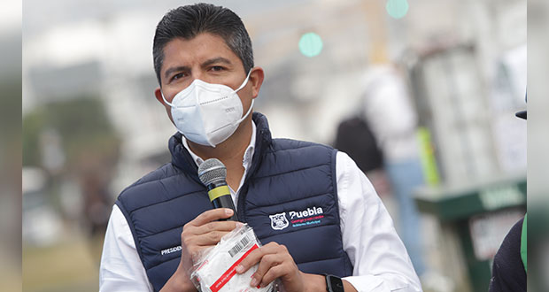 Eduardo Rivera ofrece apoyar a candidata agredida en Xochimehuacan