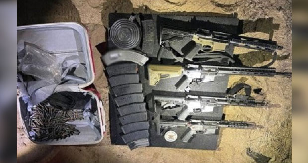 En Baja California, GN decomisa rifles y cartuchos en auto robado 