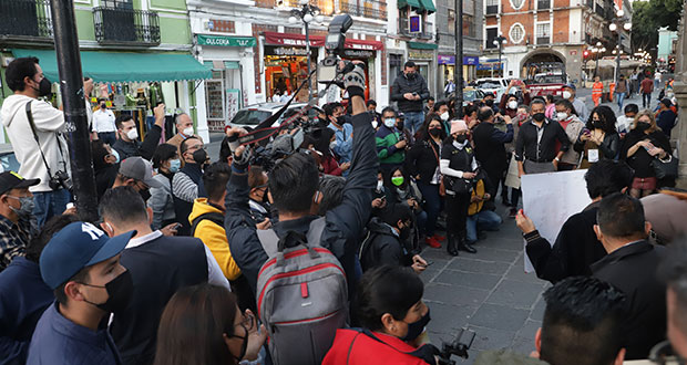 En Puebla, se suman a movilización nacional por asesinato de tres periodistas 