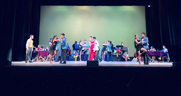 Homenajea Antorcha al tango y a Carlos Gardel