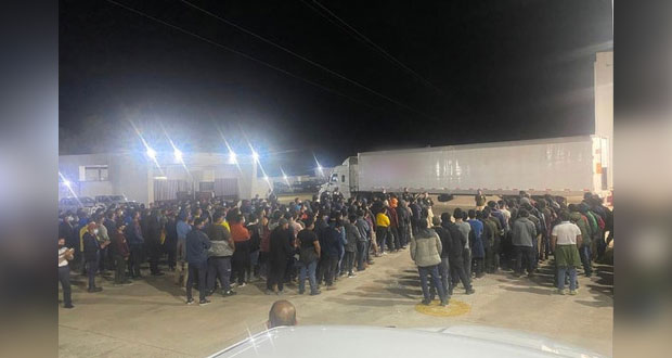 INM rescata a 359 migrantes dentro de camión en Veracruz 