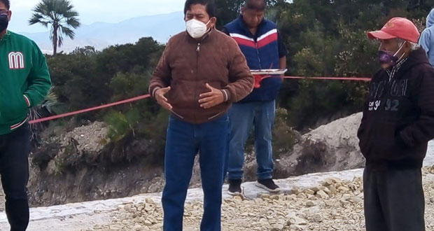 Inaugura edil de Atexcal muro de contención en Agua El Gabriel