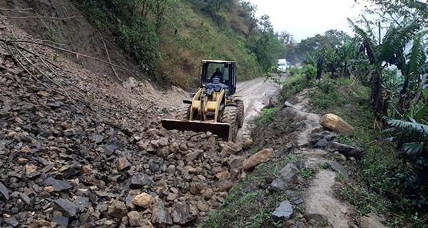 Infraestructura libera camino en Carretera Interserrana tras derrumbe