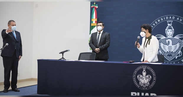 Lilia Cedillo toma protesta a Tenorio Martínez como nuevo contralor de la BUAP