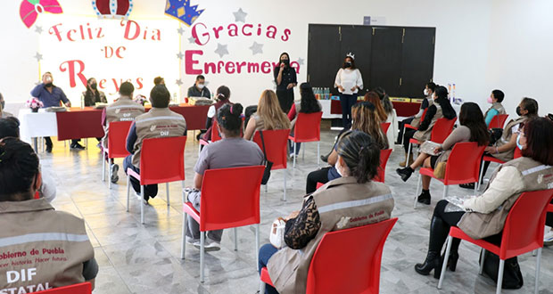 Reconoce Sedif a personal de enfermería de casas de asistencia
