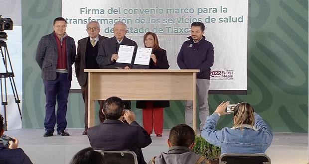 AMLO firma convenio para federalizar servicios médicos en Tlaxcala