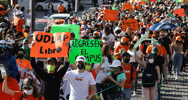 Alumnos Udlap exigen regresar a clases con Anaya Berríos; piden ayuda a AMLO