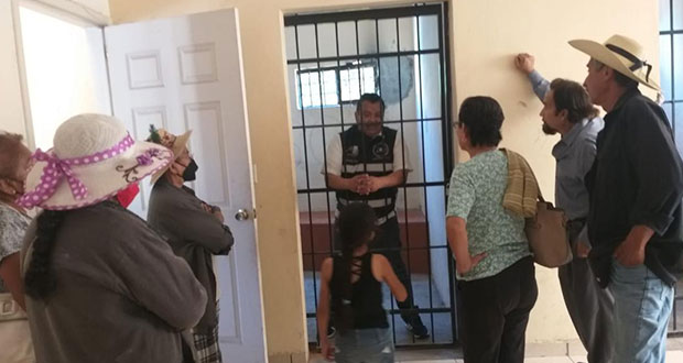 Arrestan a defensor de DH, exigía anulación de plebiscitos en Jolalpan