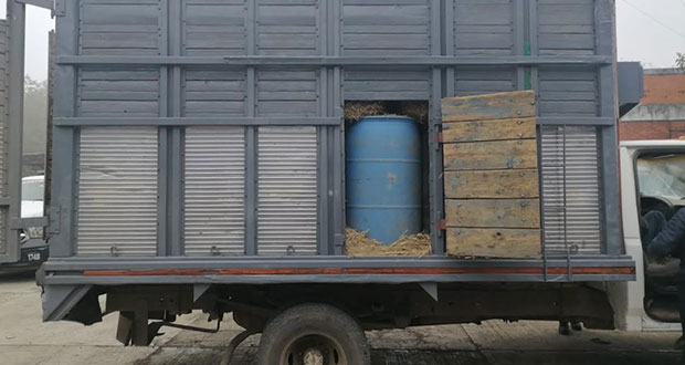 Aseguran diez contenedores de combustible presuntamente ilegal