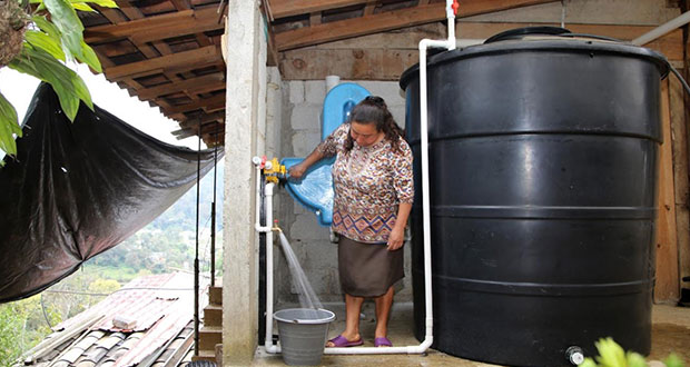 Bienestar da 25 captadores de agua pluvial en Cuautempan
