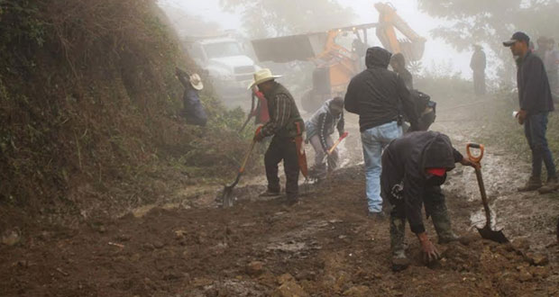 Campesinos de Chagchaloyan de Zapata arreglan camino principal