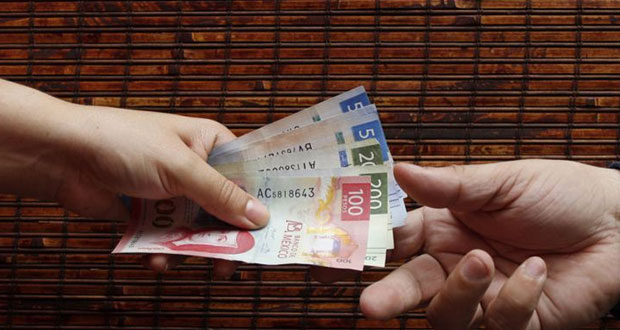 Detenidas, prestaciones y aumento salarial para 3,200 burócratas de Puebla