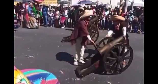 Le explota cañón en la mano durante carnaval de Huejotzingo