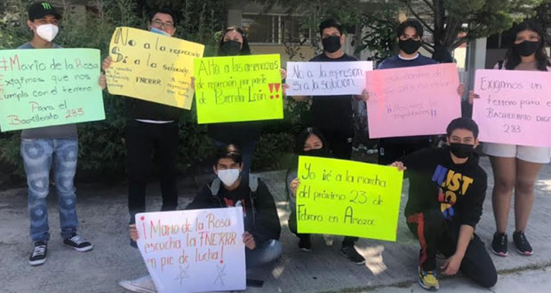 Marchan alumnos en Amozoc para conseguir terreno para escuela