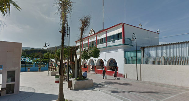 Tras la detención de defensor, van por asamblea para anular plebiscitos en Jolalpan