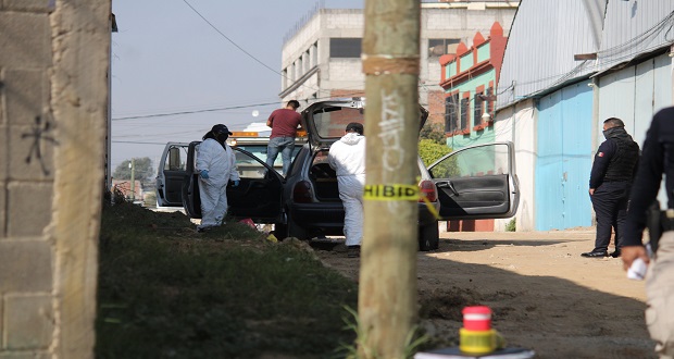 Hallan cuerpo encajuelado en Cholula y cadáver en barranca de Puebla